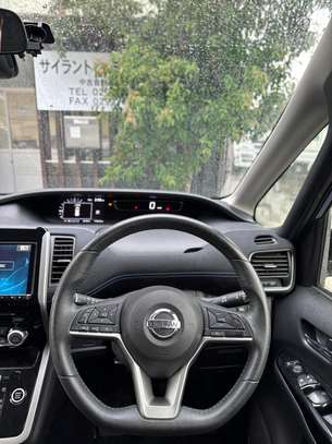 Nissan Serena s-hybrid image 3