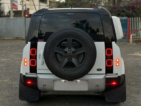 Land Rover Defender 110 Series 2020 image 9