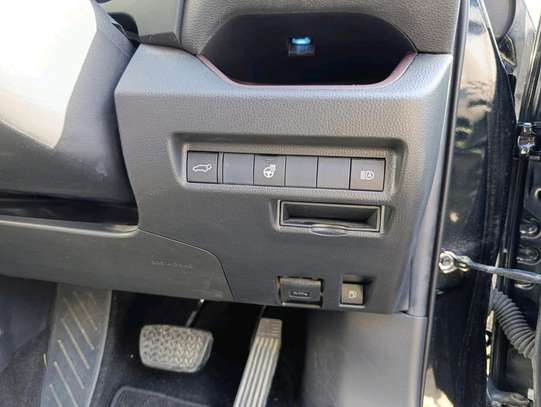 Toyota RAV4 hybrid 2019 sunroof image 9