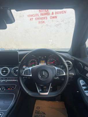 Mercedes Benz  C200 image 2