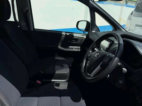 Toyota Noah 2018 image 6
