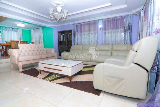 5 Bedroom All Ensuite+Dsq House For Sale In Naivasha image 2