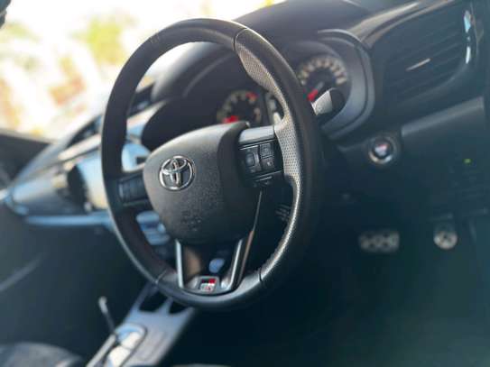Toyota hilux image 7