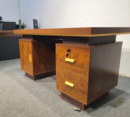 Executive Desks : 1.4 Meters Modern Executive Office Desk image 4