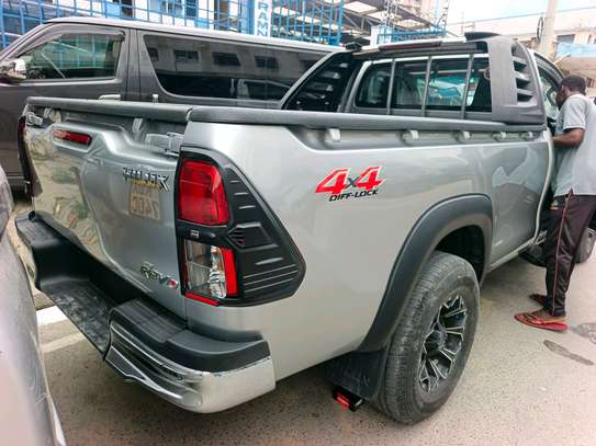 Toyota Hilux  4by4 image 2