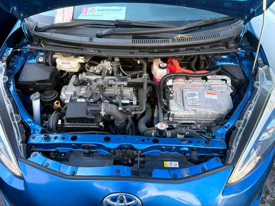 Toyota   aqua hybrid image 3