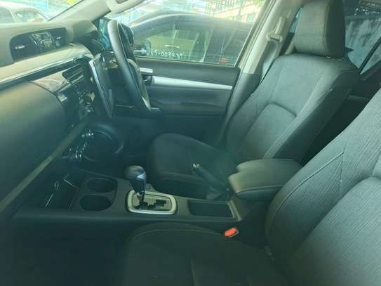 Toyota Hilux Double cabin image 5