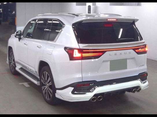 LEXUS LX600 image 2