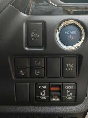 Toyota Noah hybrid white 2WD 2018 image 8