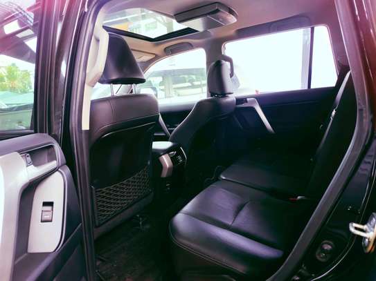 Toyota land cruiser prado petrol TX Black 2017 . image 7