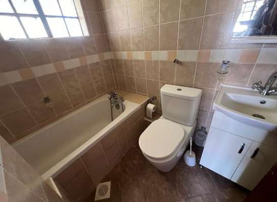 Beautiful 4 BR house plus Sqs in Karen image 3