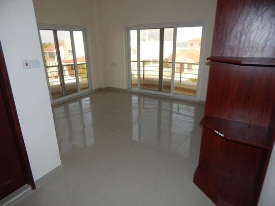 3 Bed Apartment with En Suite at Greenwood Dr image 9