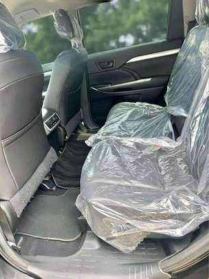 Toyota kluger newshape image 9