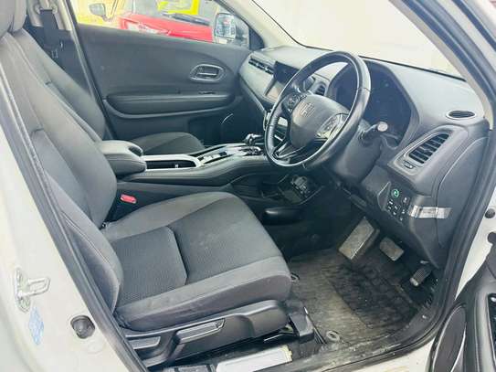 Toyota vezel white image 6
