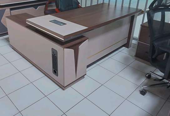 Executive desk 1.6m image 2