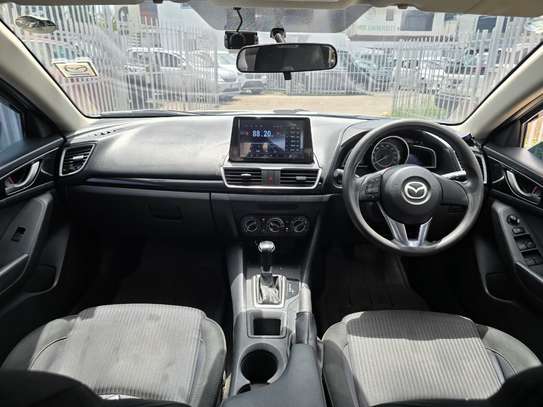 Mazda Axela image 3
