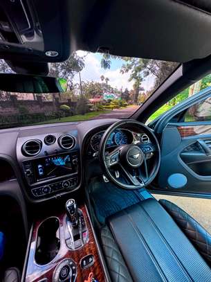 2019 Bentley bentayga image 5