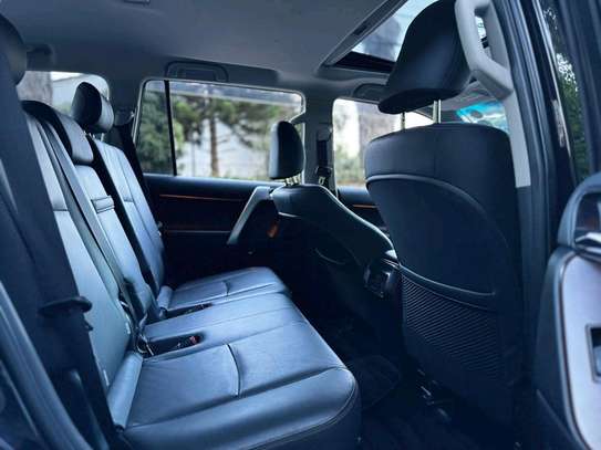 Toyota Landcruiser TX black color interior black 2018. image 2