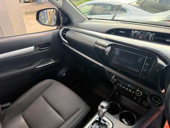 Toyota hilux 2021 image 8