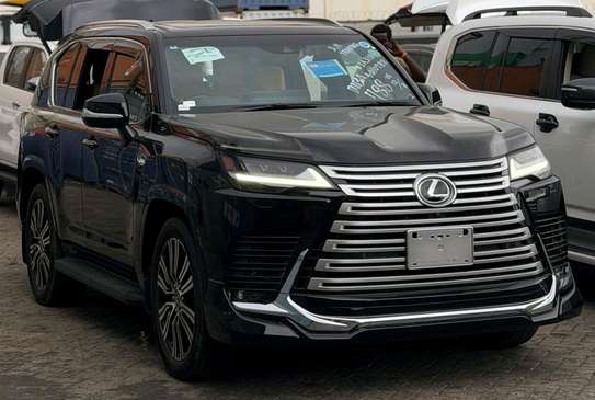 LEXUS LX 600,2021,( WE ACCEPT HIRE PURCHASE &BANK FINANCE) image 2