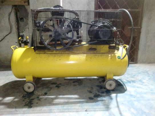 Air compressor image 3