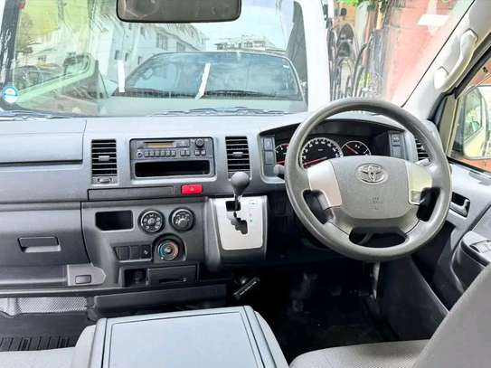 Toyota Hiace 7l image 3