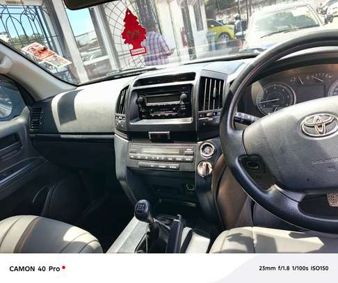 Landcruiser V8 Manual Diesel is on sale in mombasa image 12