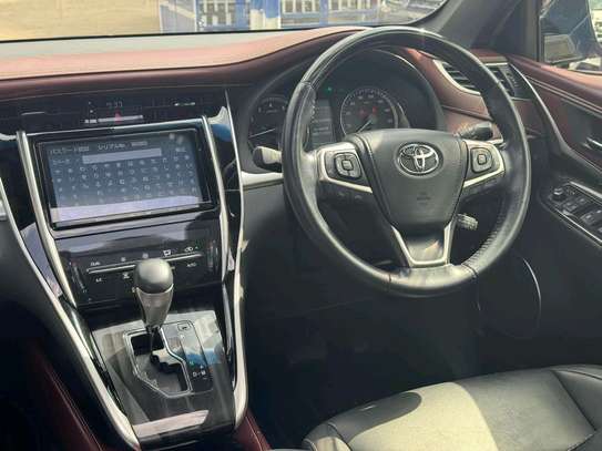2019 Toyota harrier premium image 7