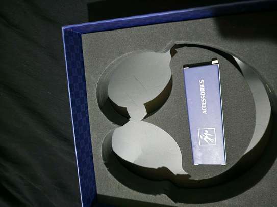 WIRELESS HEADPHONES. image 3