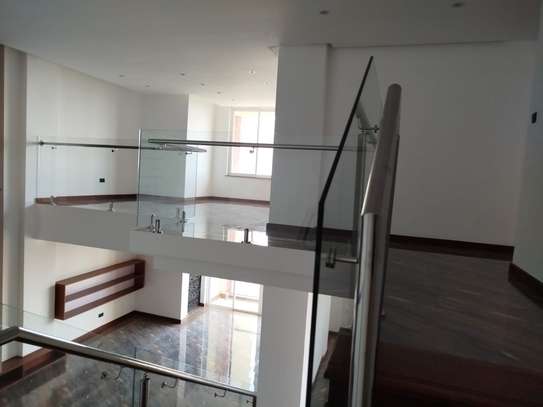4 Bed Apartment with En Suite in General Mathenge image 10
