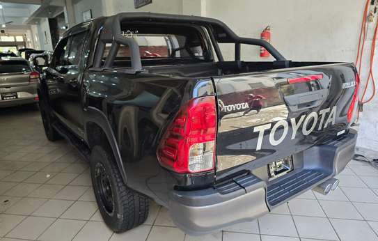 Toyota Hillux Double cabin image 6