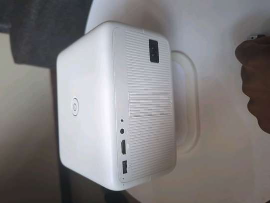 Elora A05  Projector  full HD image 3