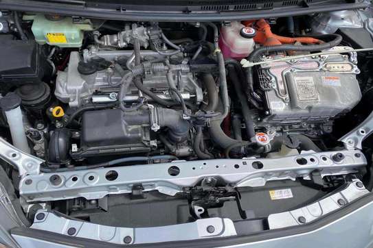 Make Toyota Sienta white color fully loaded 2019 model. image 4