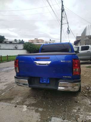 Toyota hilux double cub image 2