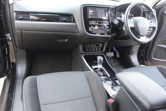 Mitsubishi Outlander 2.4l 4WD 7 Seater 2019, 109,000 Kms image 6