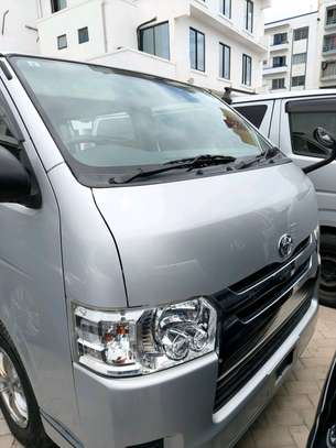 Toyota Hiace 7l Auto Diesel 2019 image 3