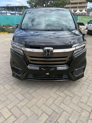 Honda stepwagon spada image 2