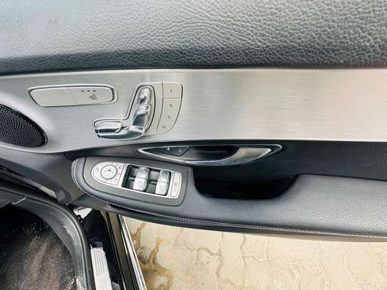 Mercedes Benz C200 2018 black image 3