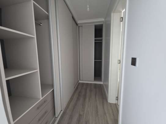 5 Bed Townhouse with En Suite at New Runda image 8