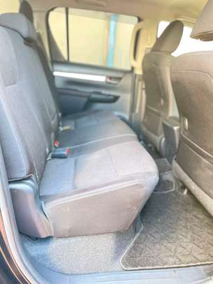 TOYOTA HILUX DOUBLE CABIN 2019MODEL image 6