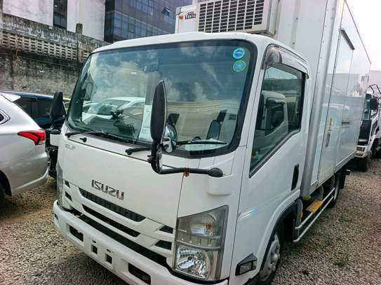 ISUZU NPR85 freezer image 5