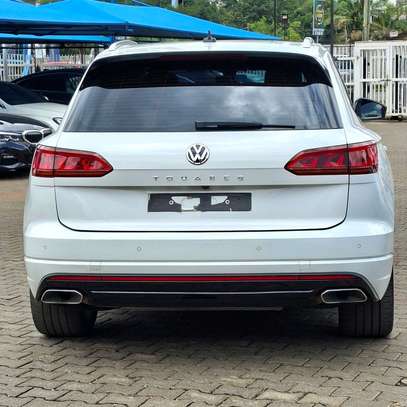 2019 Volkswagen Touareg Rline image 8