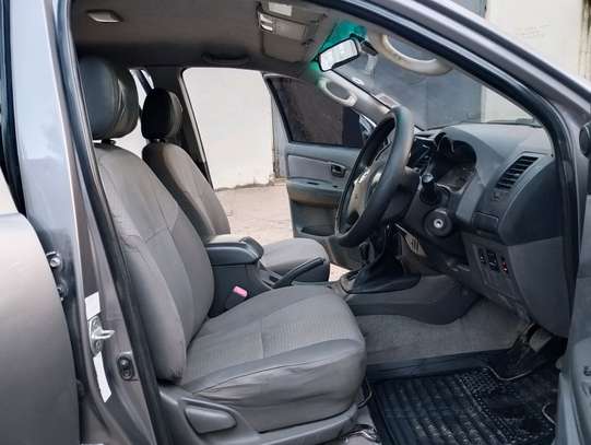 TOYOTA HILUX DOUBLE CAB MANUAL LOCALLY ASSEMBLED image 7