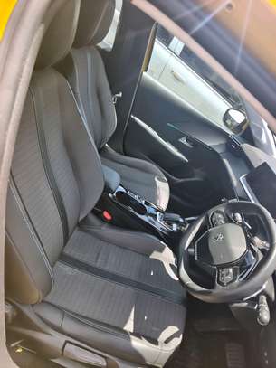 Peugeot 208 image 5