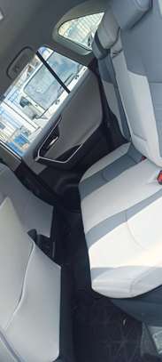Toyota Rav4 White Hybrid 2018 image 7