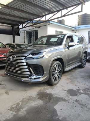 Lexus Lx600 SPORT Grey 2023 image 3