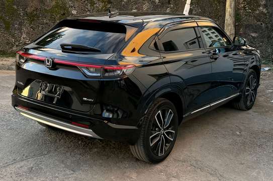 Honda vezel newshape hybrid image 2