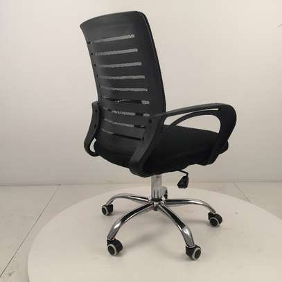 Office chair: Strong mesh office seat- black image 2