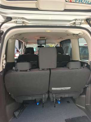 Nissan Serena empower image 7