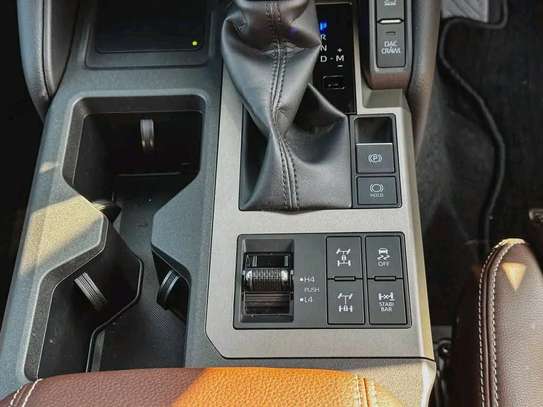 Toyota landcruiser image 9